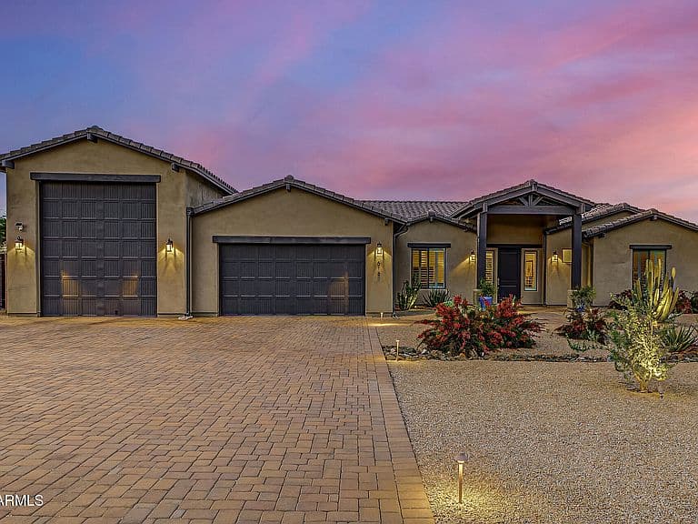 618 E TUMBLEWEED Drive photo 3