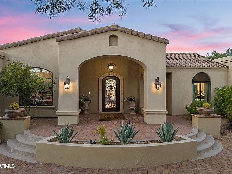 8036 E CONQUISTADORES Drive photo 2