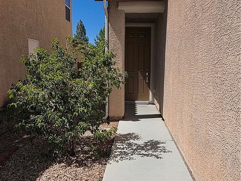 5032 Whistling Acres Ave photo 2