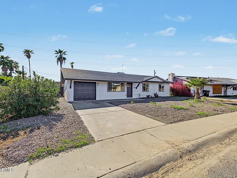 12656 N 26TH Drive photo 4