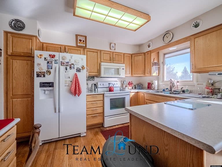 3021 Ridgecrest Dr photo 3