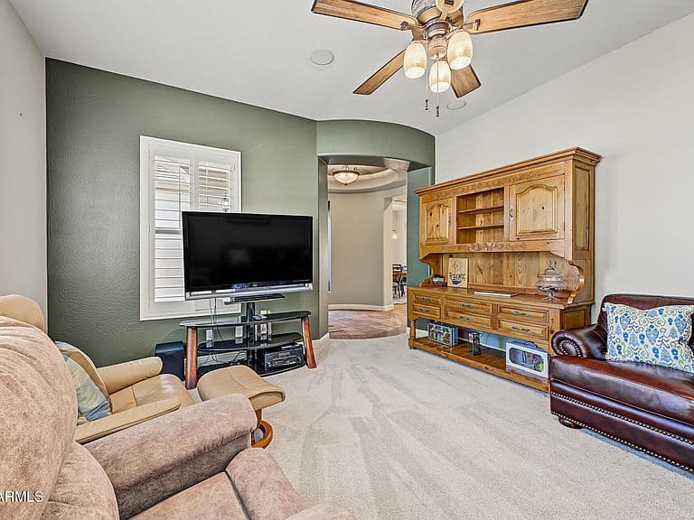 5637 W STRAIGHT ARROW Lane photo 4