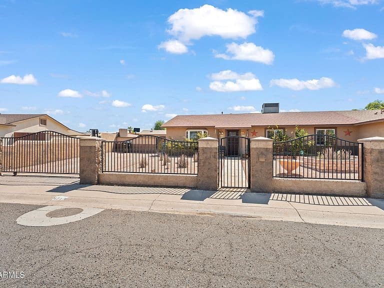 4713 E LA SALLE Street photo 3