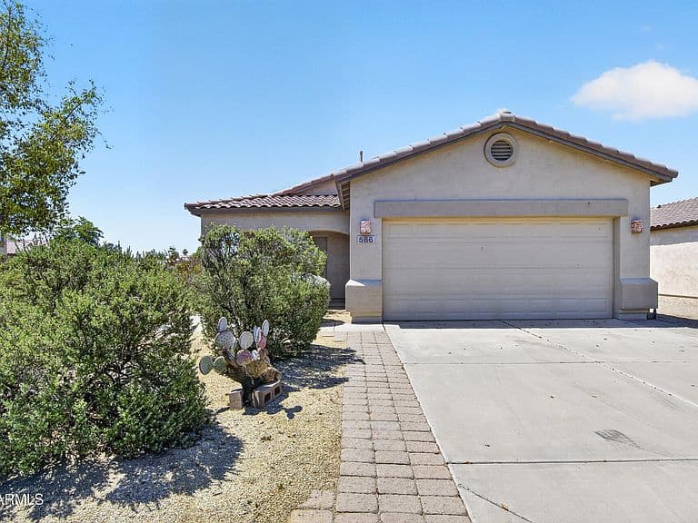 566 E RENEGADE Place photo 1