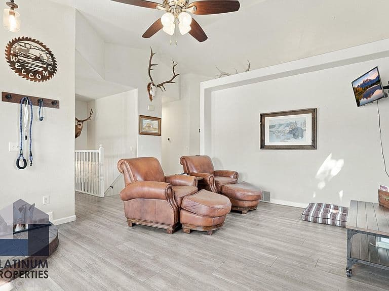 1310 Heathrow Ave photo 4