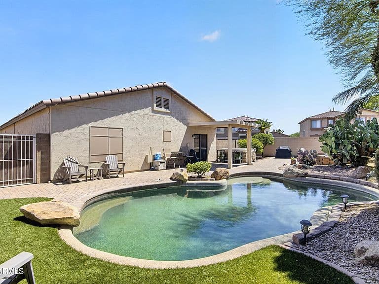 566 E RENEGADE Place photo 5