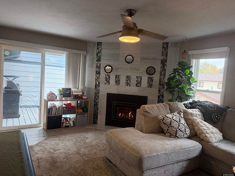 1002 Surrey Ct photo 5