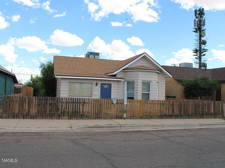 404 N Kinsley Ave photo 3