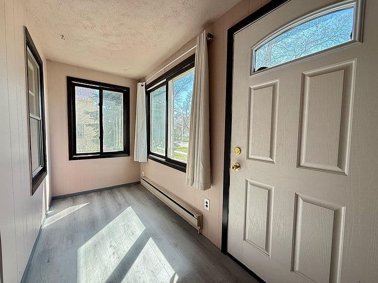 404 2nd St S photo 3