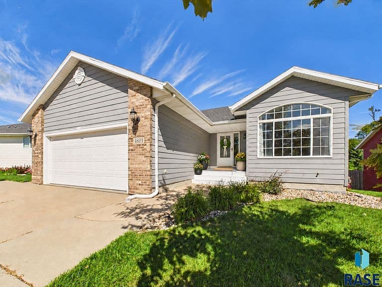 4804 S Samantha Dr photo 1