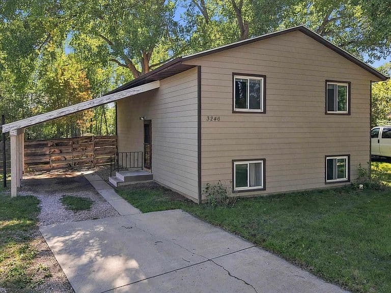 3246 Hall St photo 1