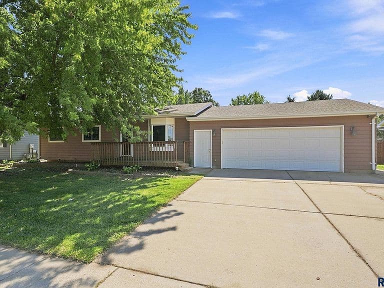 345 E Kevin Dr photo 1