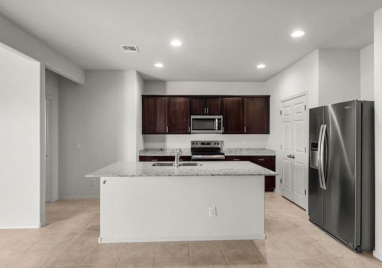4905 S 254th Dr photo 3