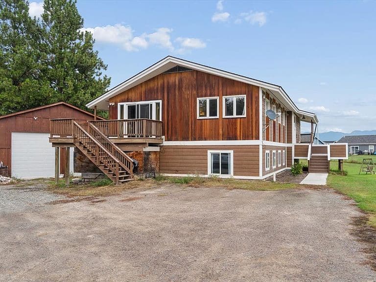 89 Dodd Ave photo 3