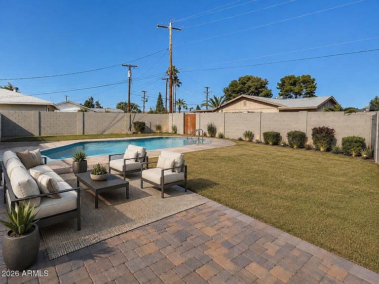 8638 E Palm Lane photo 5