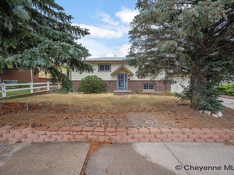 808 Gardenia Dr photo 1