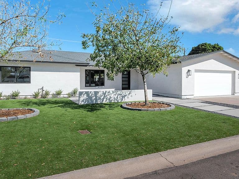 4114 E MITCHELL Drive photo 2