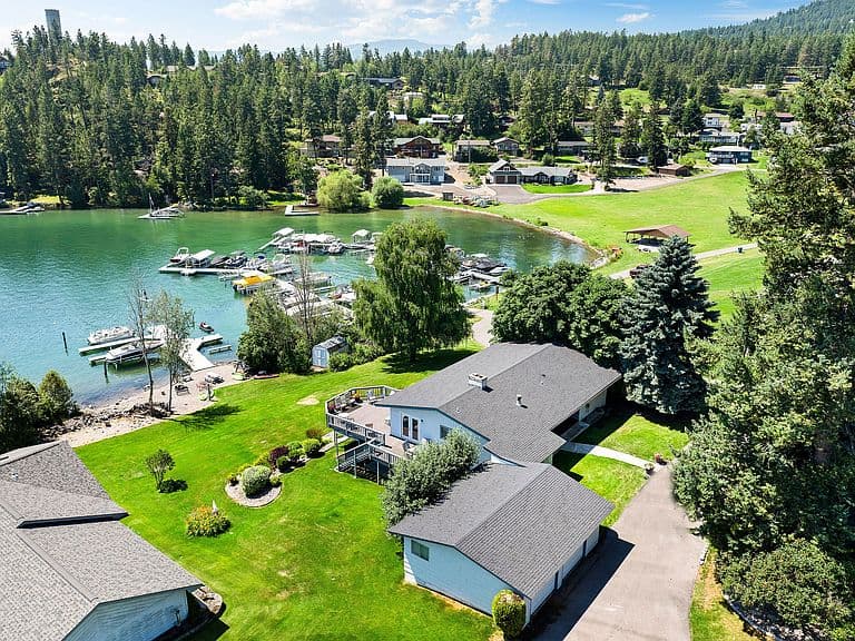 205 Lakeshore Dr photo 2