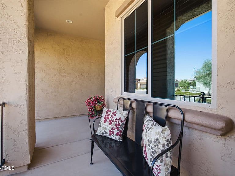 4524 N HUDSON Drive photo 4