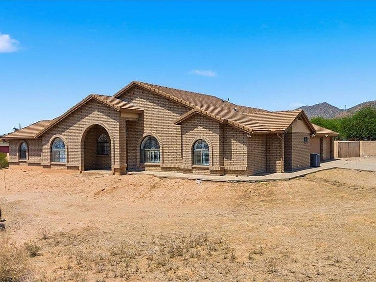 8112 E MCDOWELL Road photo 2