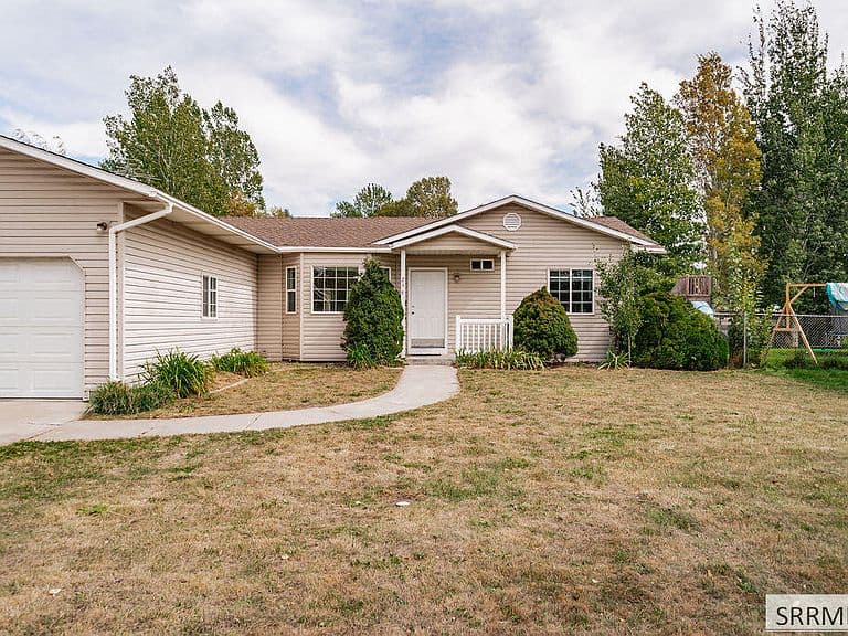 256 Susan Dr photo 2