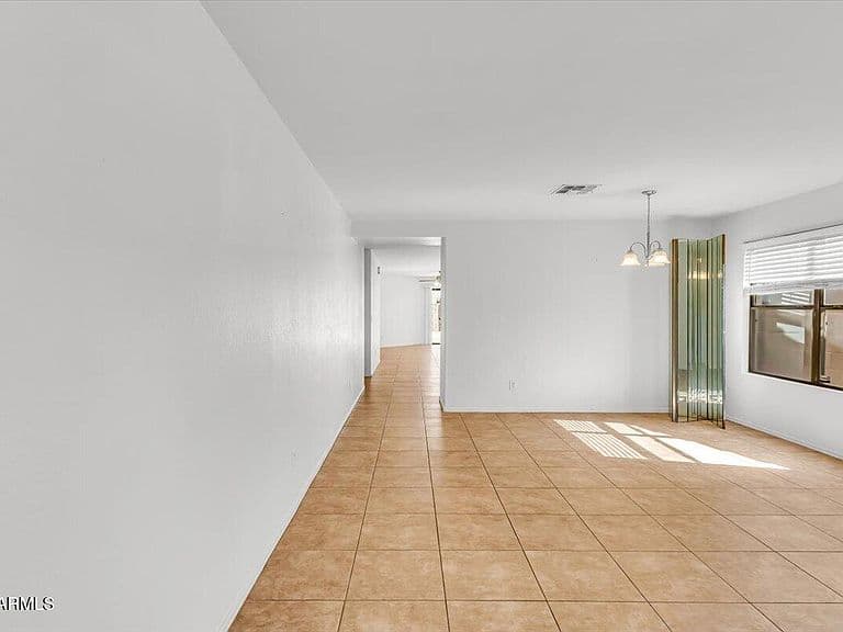 218 E MILADA Drive photo 2