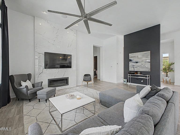 3671 E AQUARIUS Place photo 2