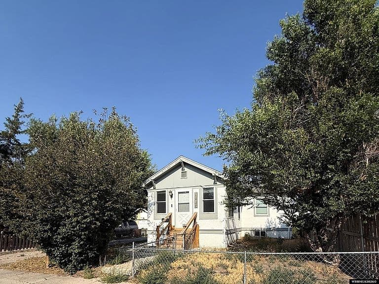 1237 S Cherry St photo 2