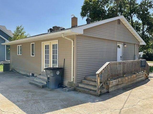 609 3rd St SE photo 5