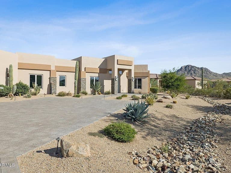 8827 S SANTA ELIZABETH Drive photo 4