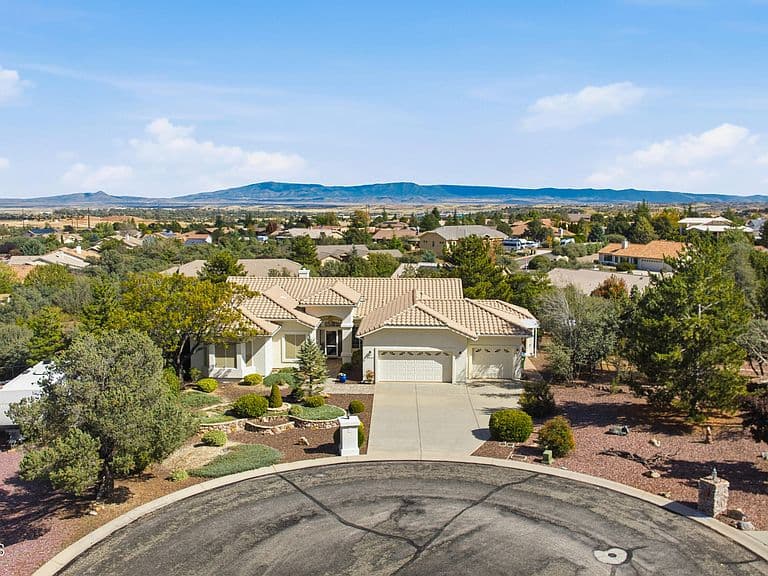 5687 Symphony Dr photo 4