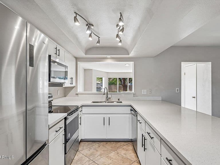 1861 E HARVARD Drive photo 3