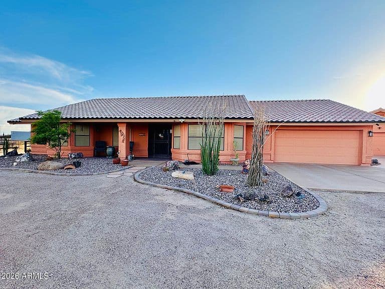 23341 W HILTON Avenue photo 1