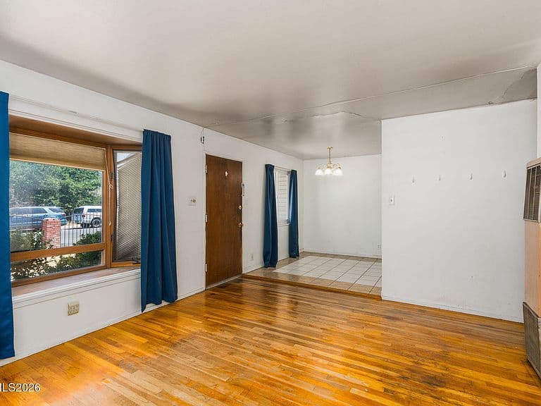 1370 Castle Way photo 4
