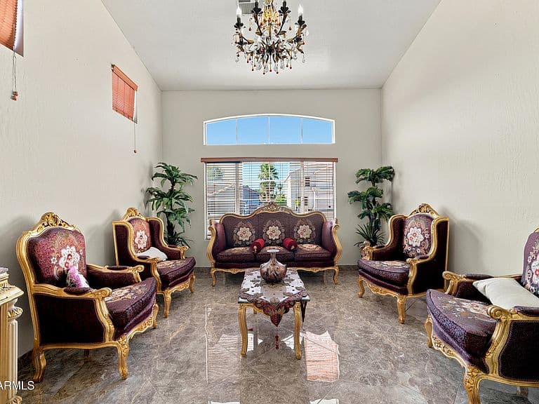 735 E Geronimo Street photo 3