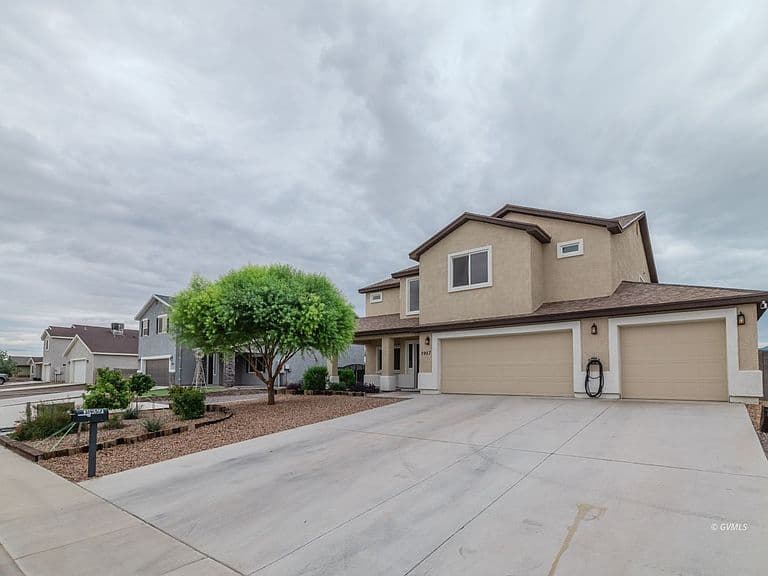 3957 W Valley View Rd photo 3