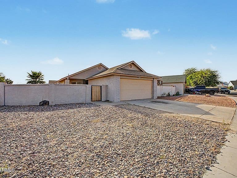 11902 N 73RD Avenue photo 1