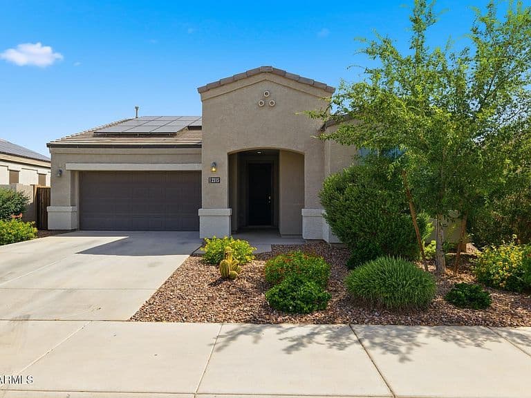 2315 N CAMDEN Drive photo 2