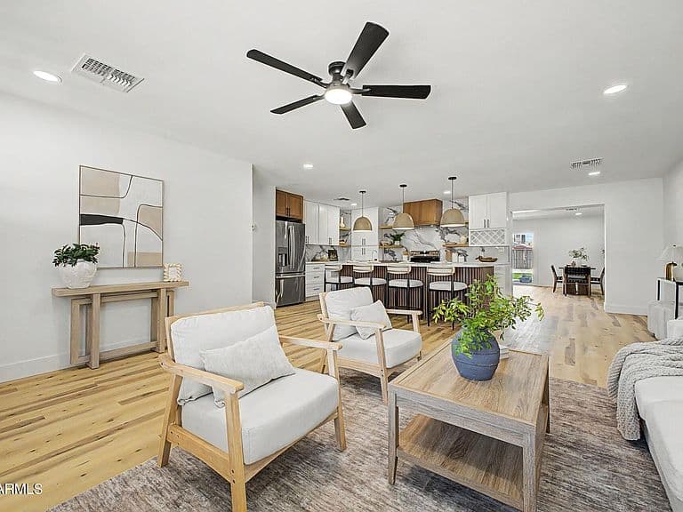 1706 S PARKSIDE Drive photo 3