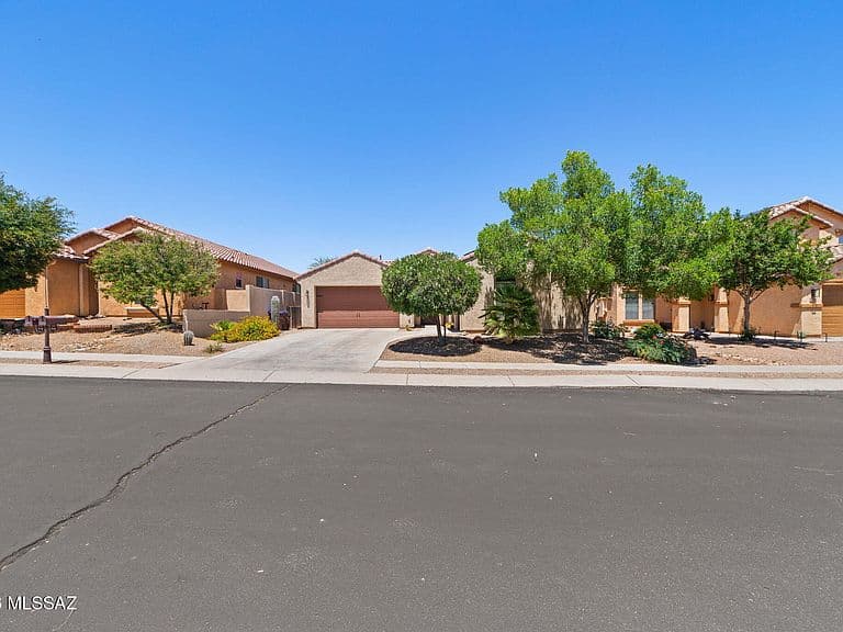 734 W Camino Curvitas photo 2