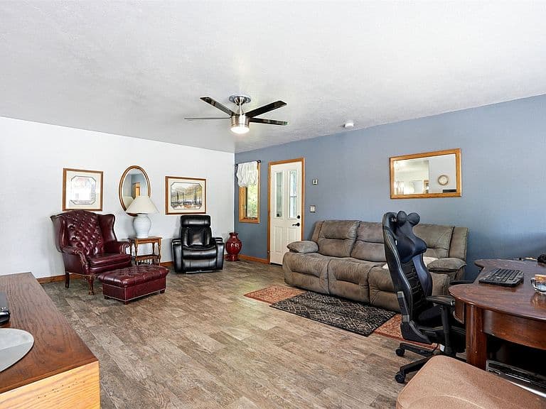 1105 College St photo 2