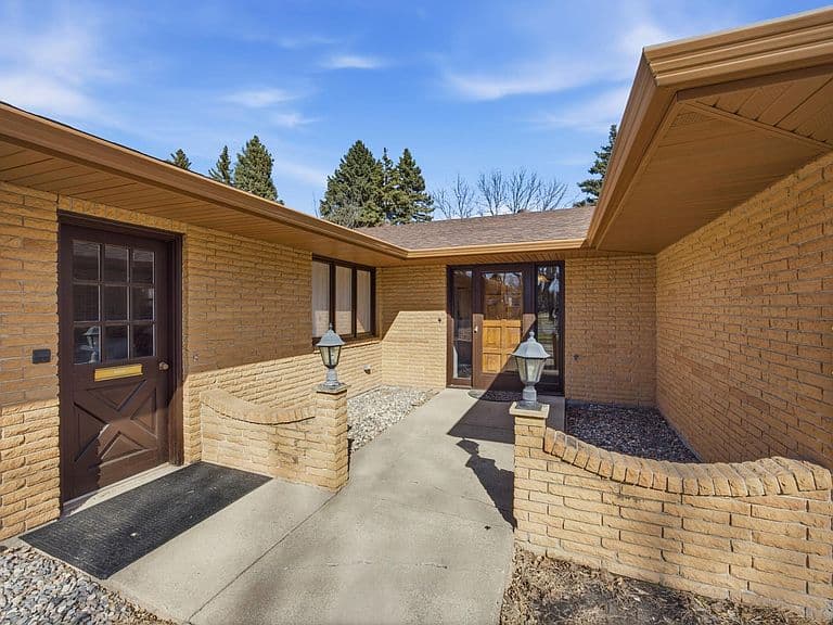 1301 Elm St N photo 3