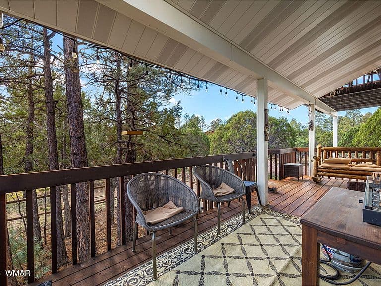 2242 Forest Park Dr photo 3