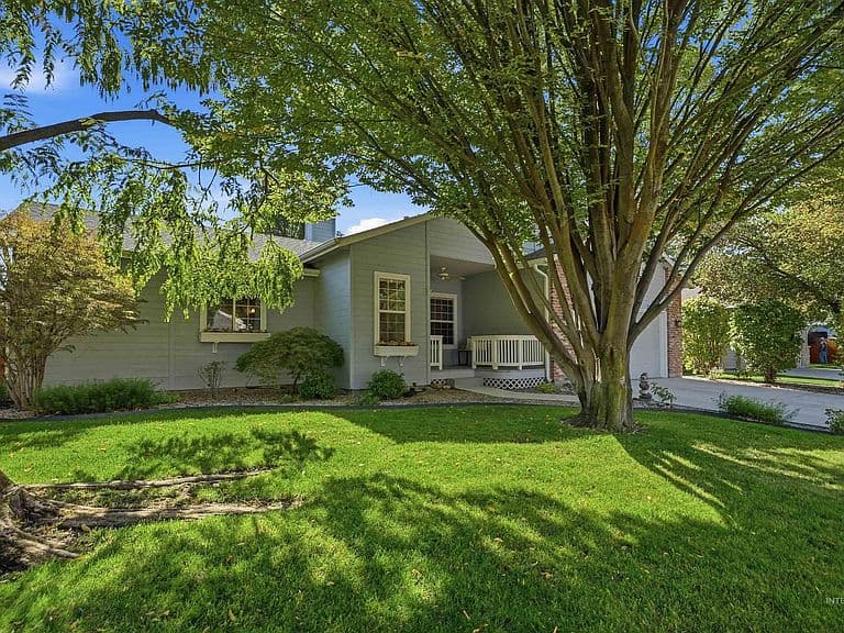 281 S Silverwood Way photo 4