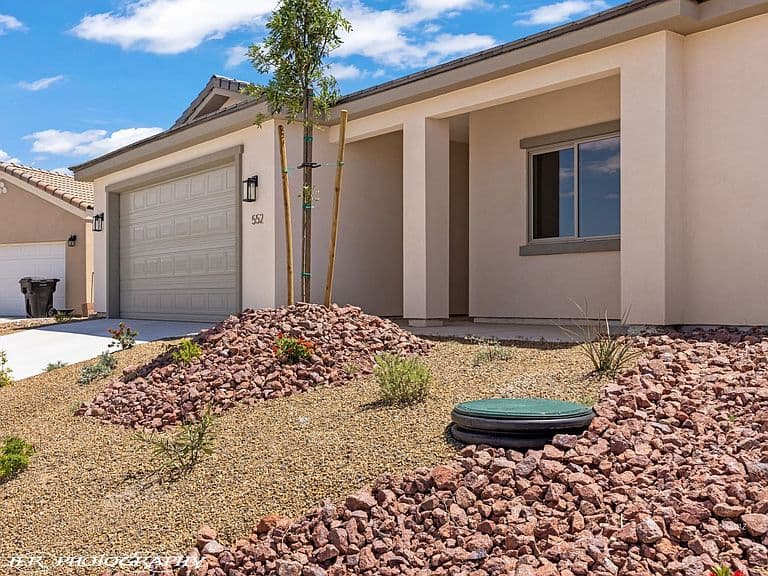 552 E Handcart Dr photo 3