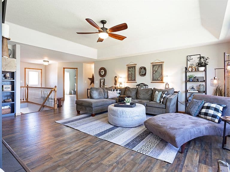 4674 Christian Dr photo 3