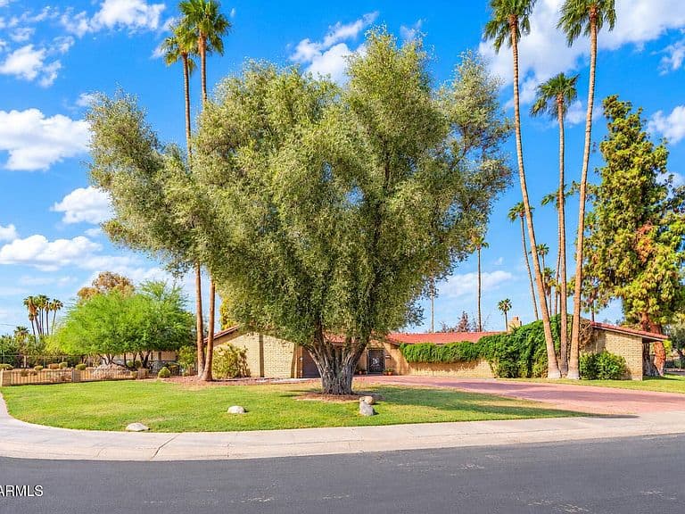 2048 E GOLF Avenue photo 3