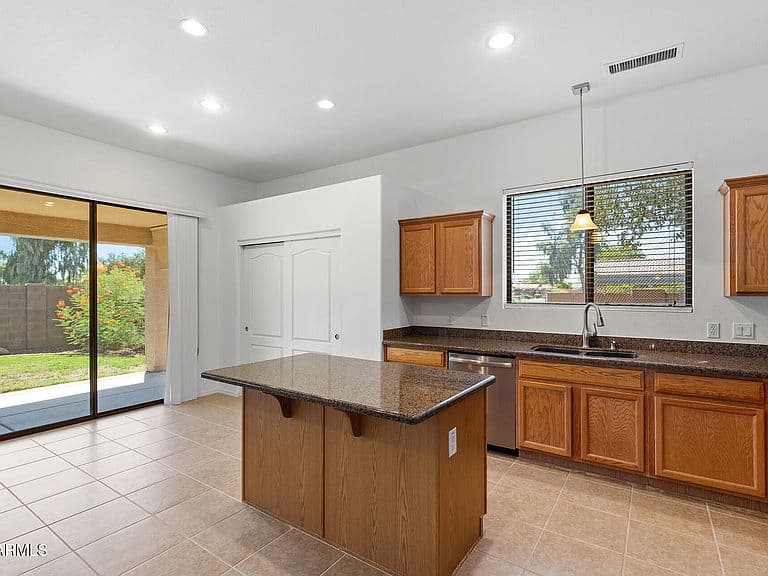 5321 W ANGELA Drive photo 2