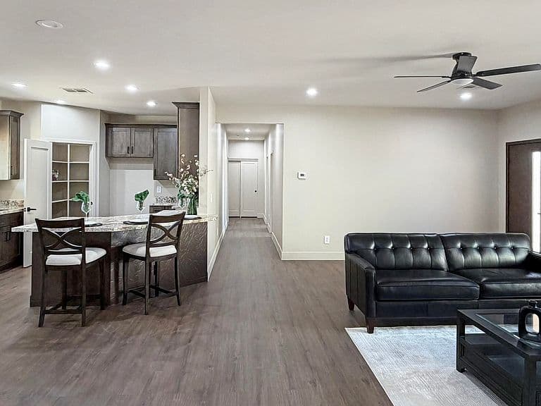 36637 W HADLEY Street photo 2