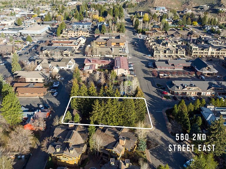 560 2nd St E photo 2